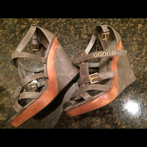 Elle Wedge - Picture 5 of 10